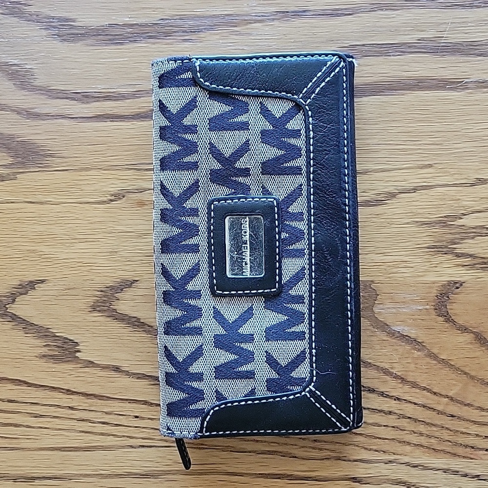 Michael Kors navy wallet